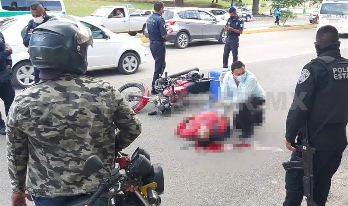 Atropellan a motociclista y termina gravemente herido