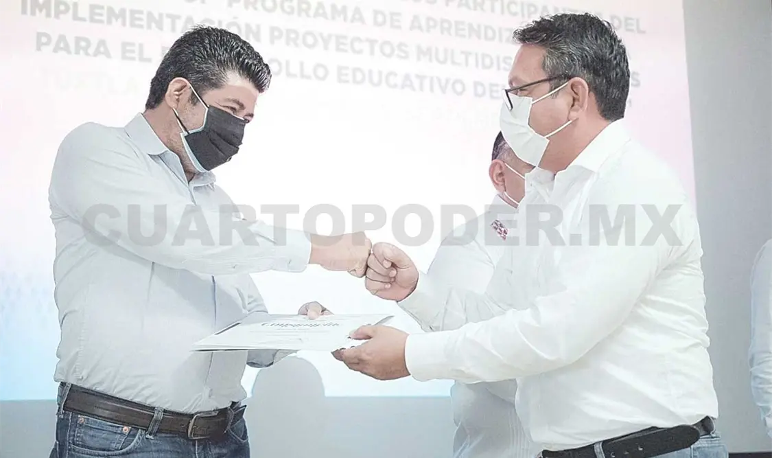 Entrega de constancias a los participantes en este proyecto. CP