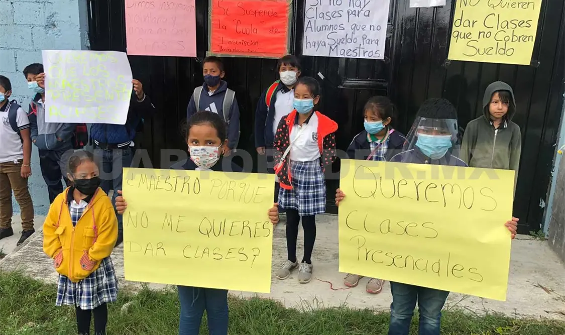Niños de primaria piden que sus maestros cumplan con su trabajo. Juan Orel / CP