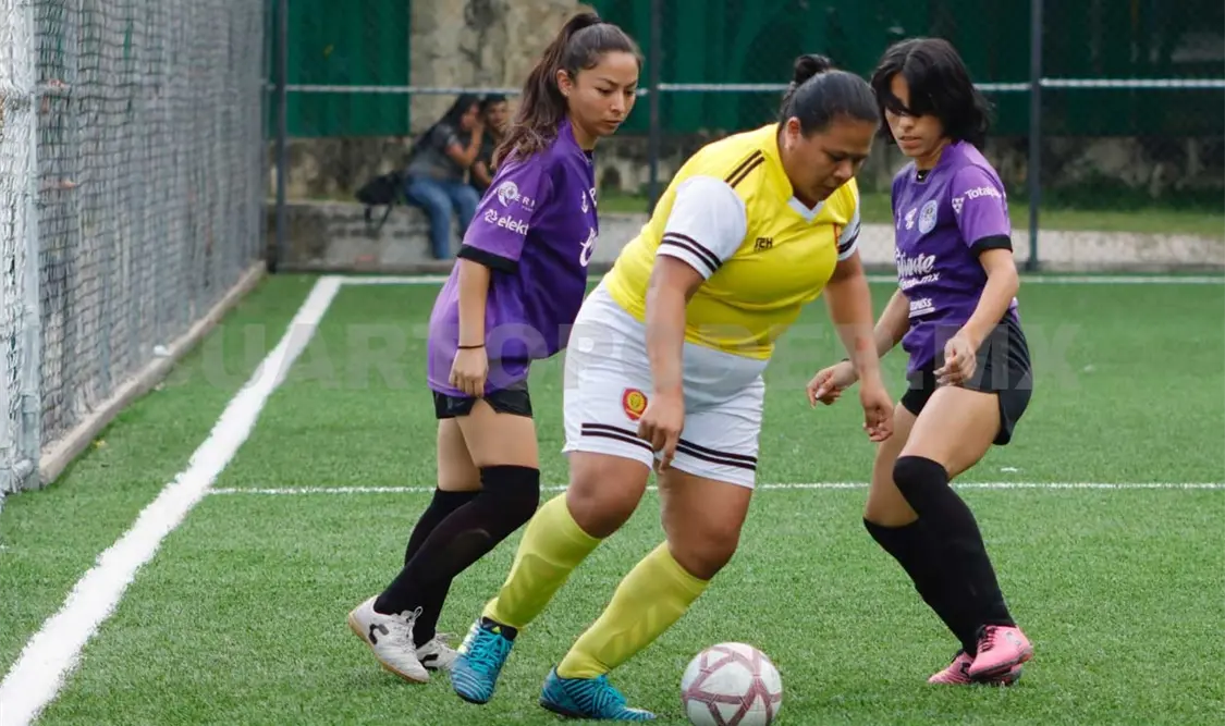 Aunque en una instancia diferente del torneo, Leonas cobró revancha ante Hydra y goleó. Diego Pérez/CP