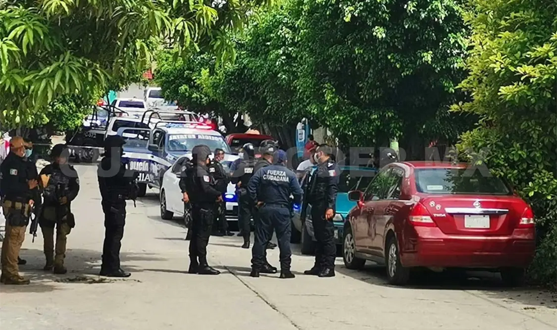 Elementos policiacos interceptaron la unidad donde viajaban los presuntos asaltes pero estaba abandonada. Ulises López / CP