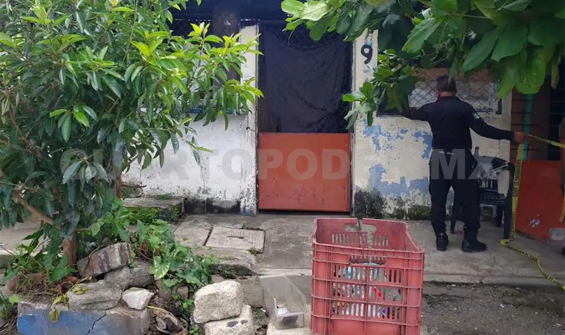 Elementos policiacos se presentaron en el domicilio para tomar conocimiento por el reporte del deceso de una persona de la tercera edad. Víctor Sánchez / CP