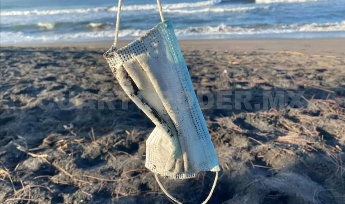 Además de las playas, los cubrebocas también se pueden ver tirados en las calles de cualquier ciudad. Carlos López / CP