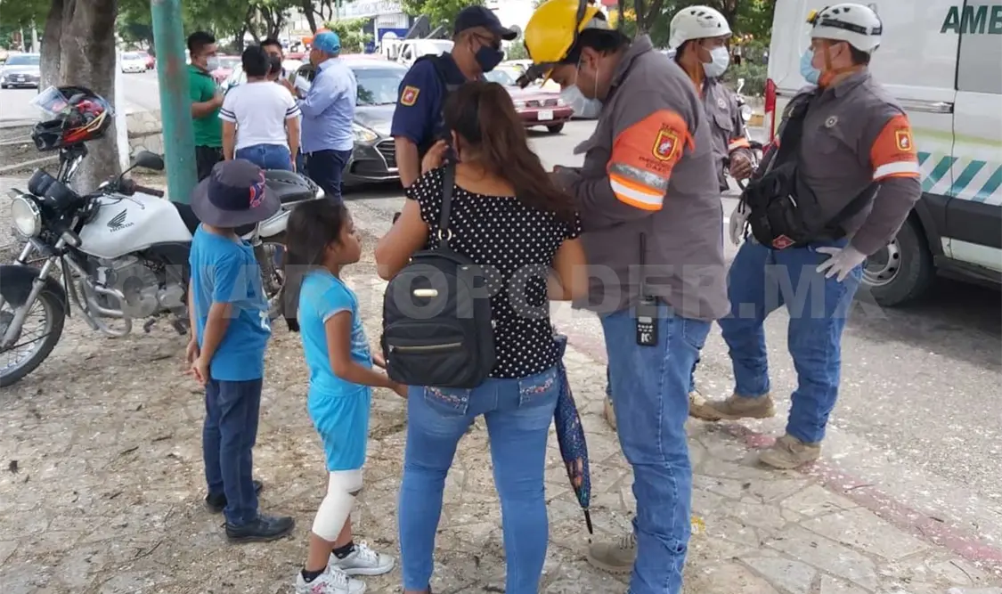 Las tres personas recibieron los primeros auxilios. Ulises López / CP