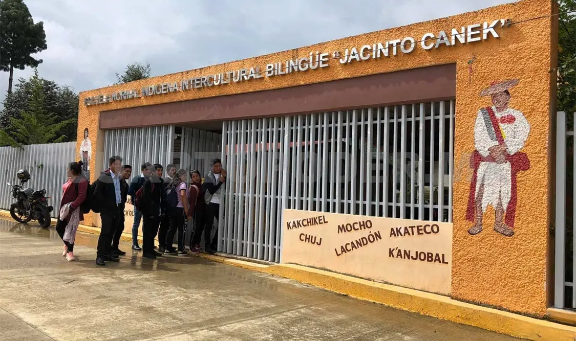 Exigen la entrega formal de las instalaciones de la Escuela Normal Indígena Intercultural Bilingüe “Jacinto Canek” a sus compañeros normalistas. Cortesía