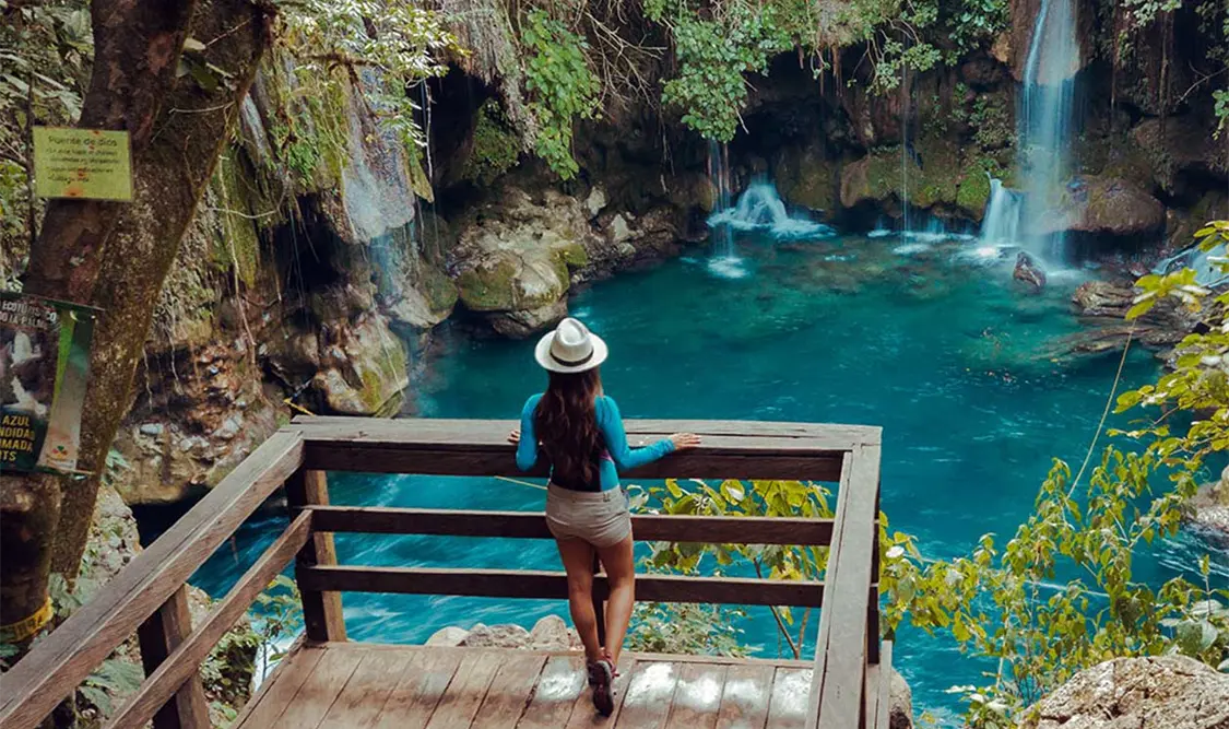 Inmerso en la Sierra Gorda queretana, en el bosque del municipio de Pinal de Amoles, el lugar no es sacado de ningún cuento: es una realidad. El Universal