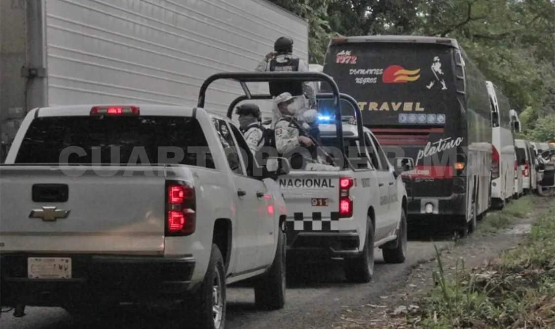 Los detenidos fueron transportados en tres autobuses rumbo al puente internacional El Carmen. Víctor Sánchez / CP