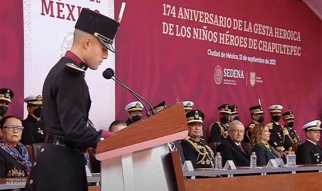 El cadete del Heroico Colegio Militar, Mauricio Durán Motolinia, refrendó la lealtad de los soldados y marinos. Cortesía