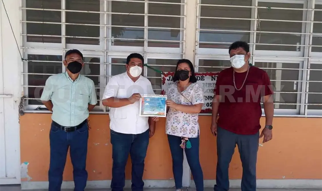 Desinfectan 22 escuelas públicas sin recursos