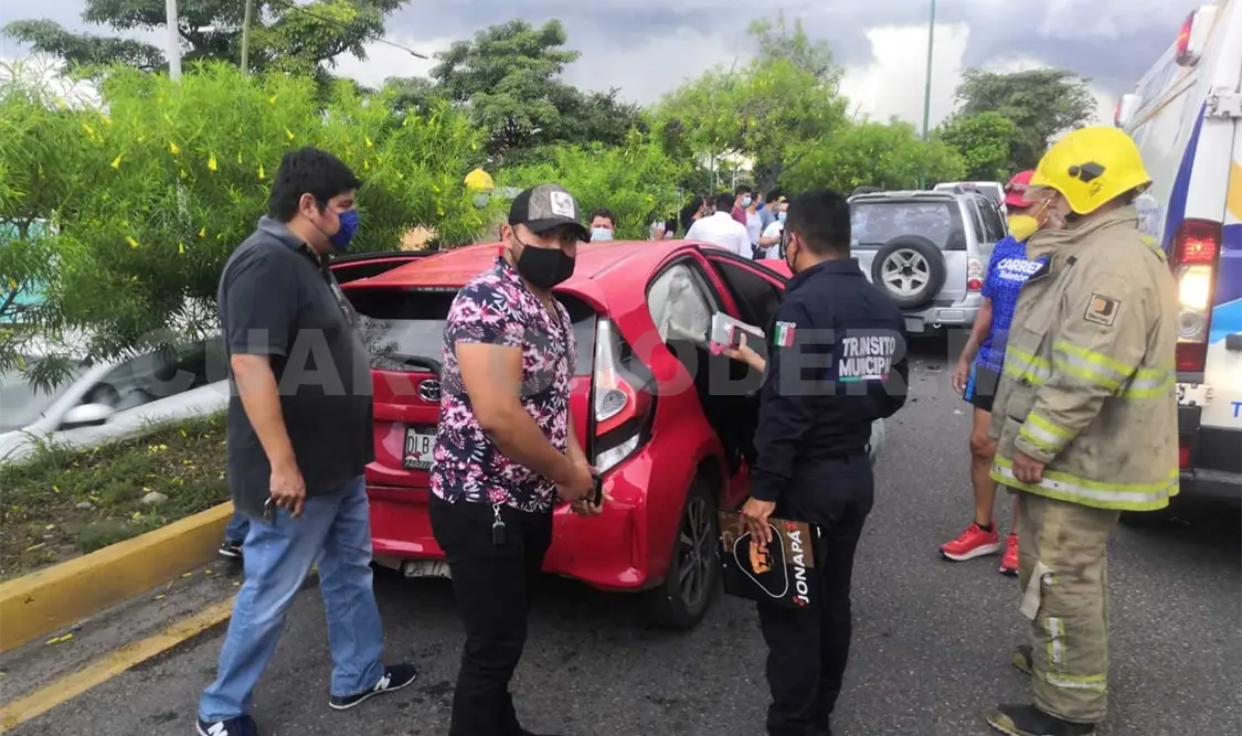 Dos mujeres lesionadas en aparatosa carambola
