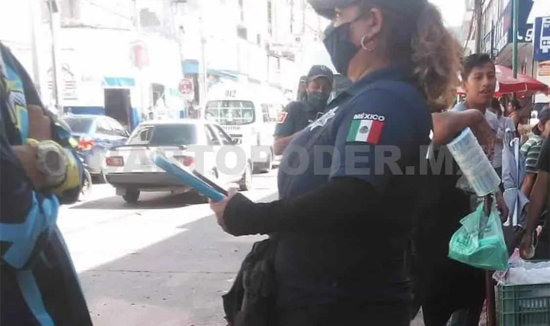 Agentes de Tránsito intimidan a mujer