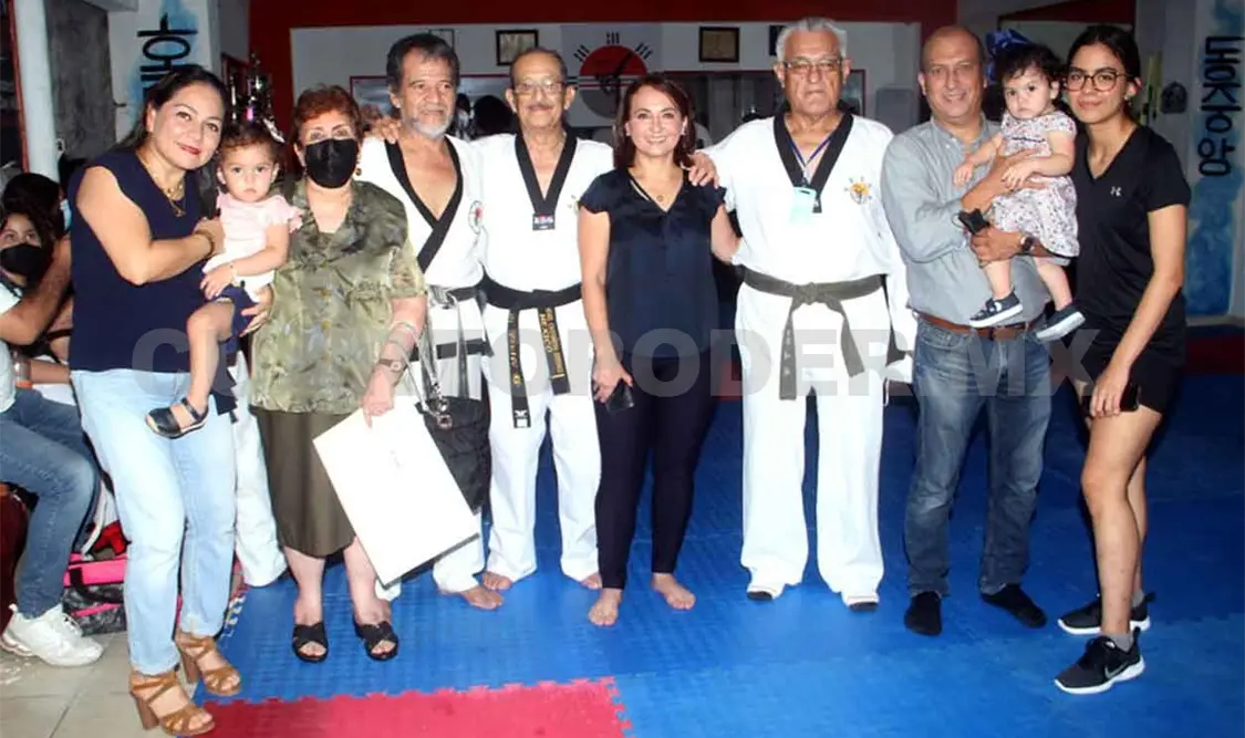 Reconocen a taekwondoín veterano