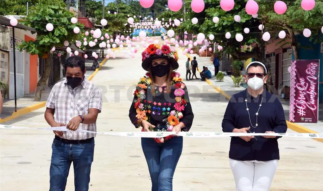 Inaugura Rosy Urbina nuevas vialidades