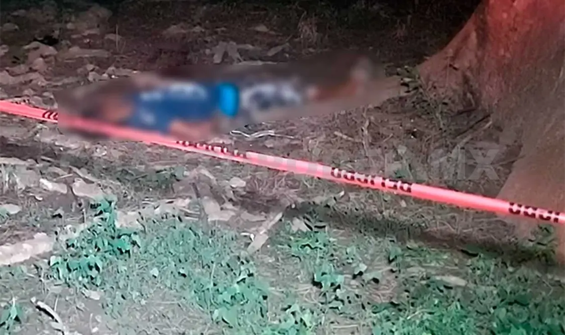 Cerca de las 20:00 horas, pobladores de la comunidad Emiliano Zapata localizaron el cuerpo junto a un árbol y dieron parte al 911. Cortesía