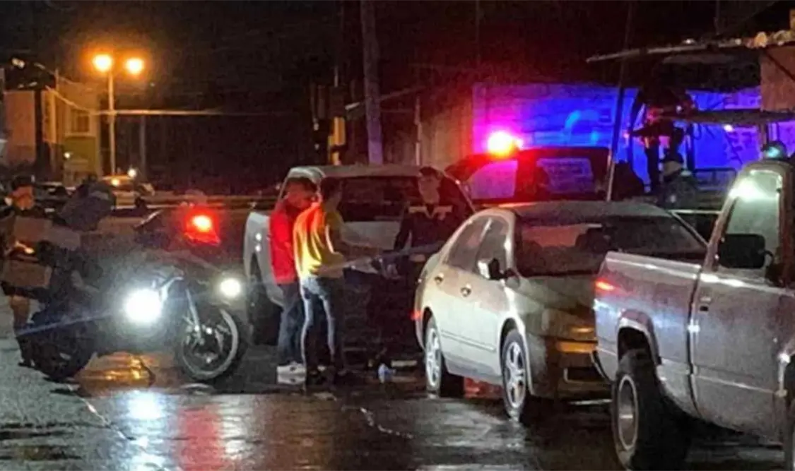 Los reportes policiales indican que varios sujetos armados dispararon contra los comensales. Twitter