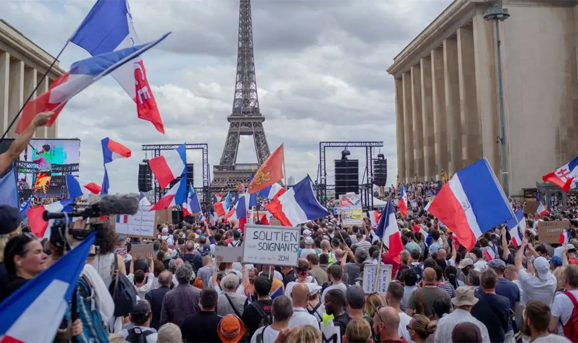Personas se manifestaron el sábado en las calles de numerosas ciudades francesas. Cortesía
