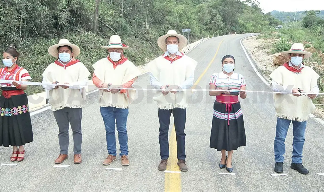 Durante la inauguración de la modernización/ampliación del camino Chanal-La Mendoza. CP