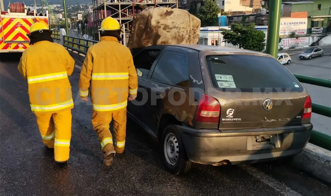 Personal de rescate se trasladó al lugar del siniestro y luego de algunos minutos la situación fue controlada. Ulises López / CP