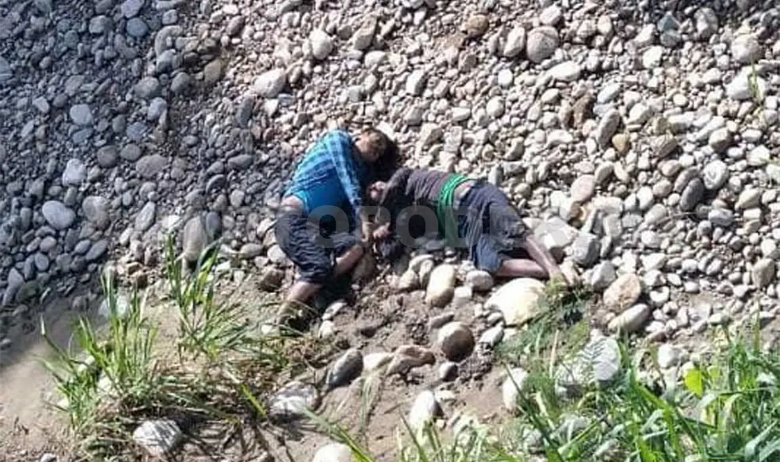 Al fondo del puente del río Cintalapa en la población de Escuintla, fueron encontrados los cuerpos de dos hombres que hasta el momento están en calidad de desconocidos. Víctor Sánchez / CP