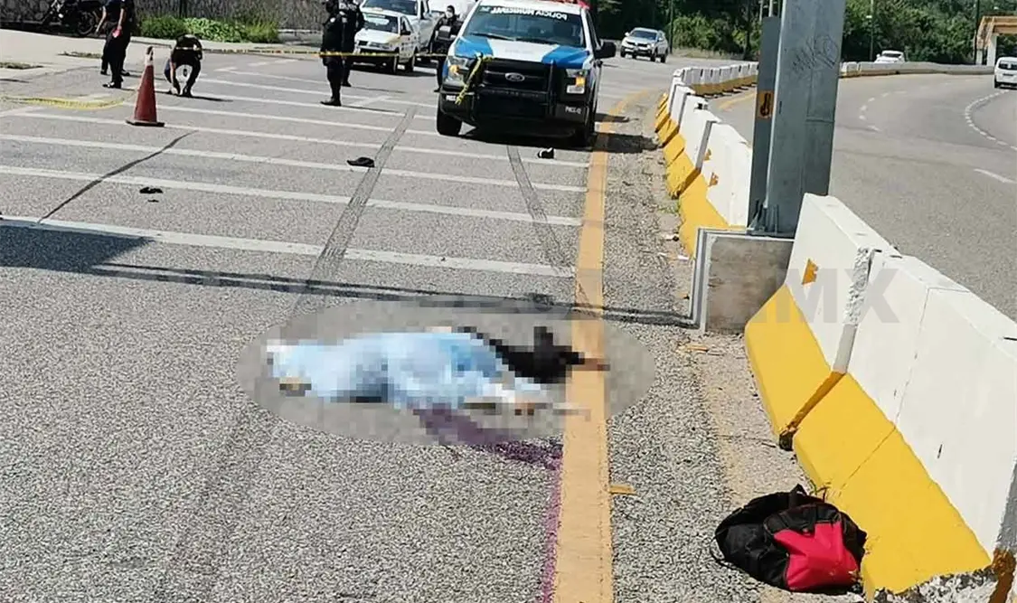 Fallece peatón al ser embestido por un taxi