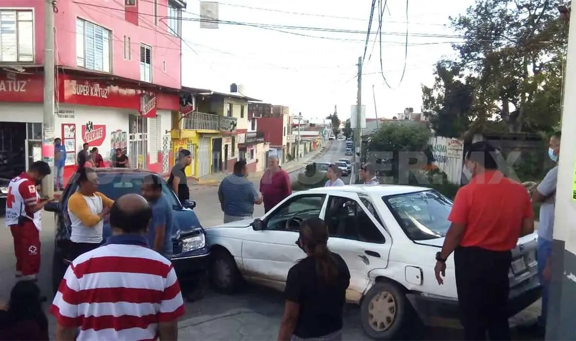 Dos heridos en encontronazo en par vial