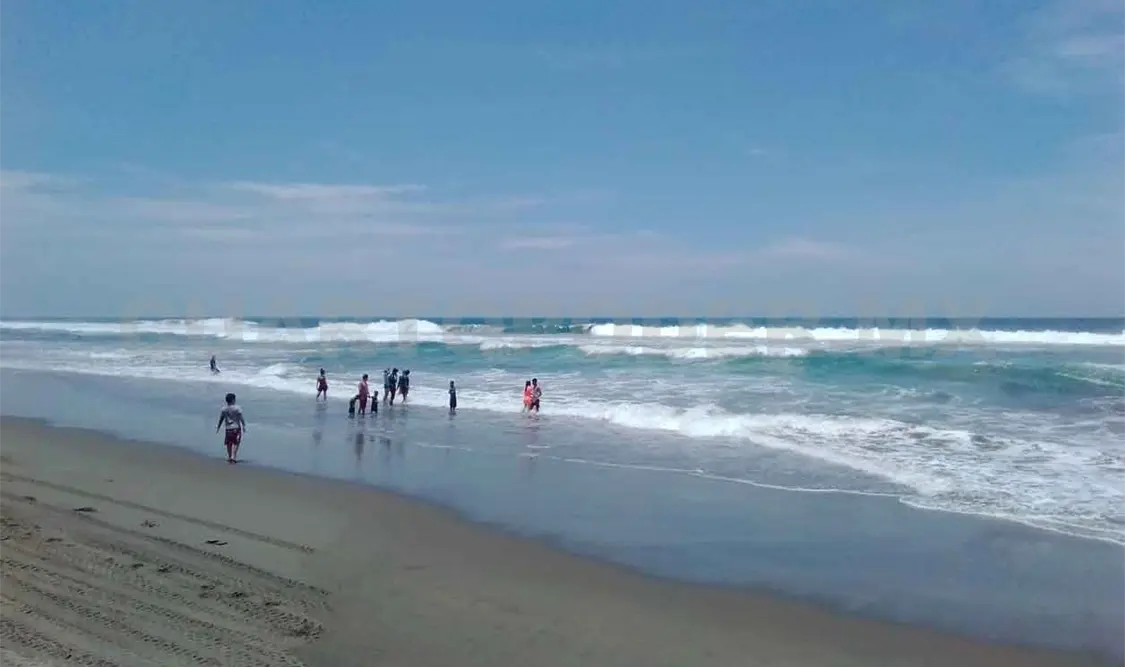 Mar de fondo sorprende a turistas de Madre Sal