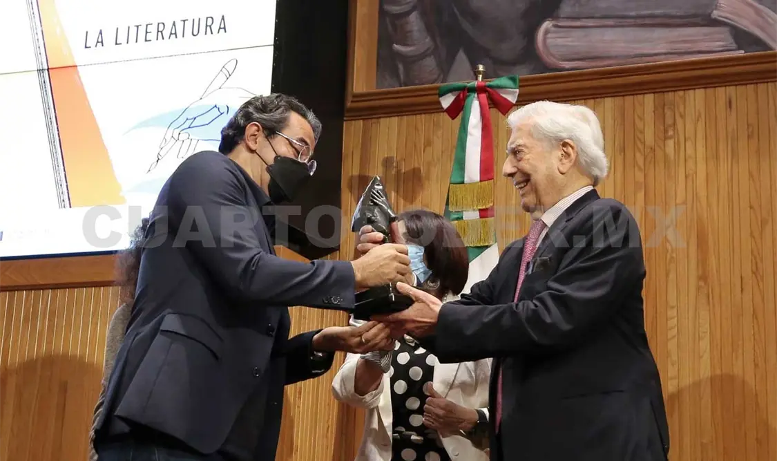Ganador del IV Premio Bienal de Novela