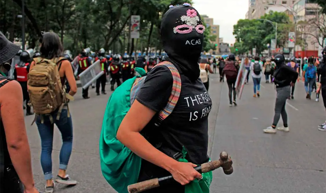 Reportan 33 lesionados en marcha feminista