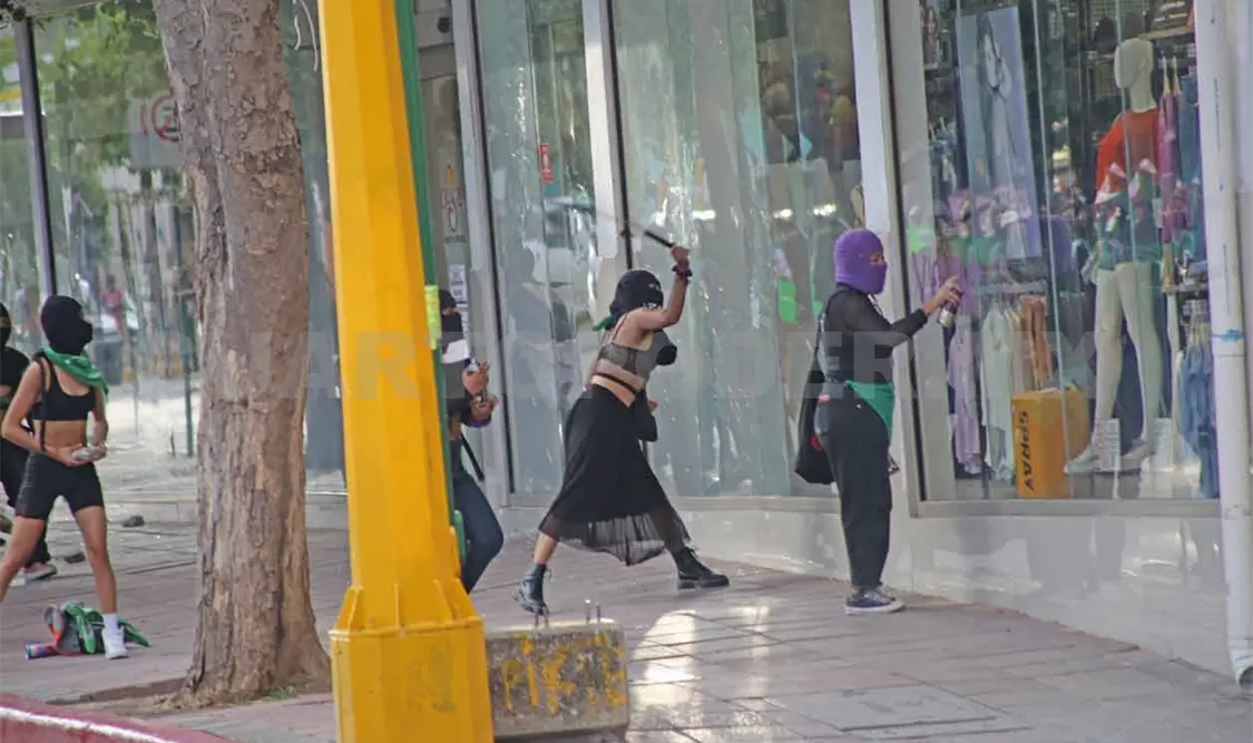 Vandalismo en protesta proaborto legal