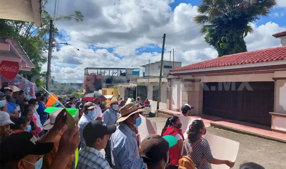 Alcalde termina trienio con manifestaciones