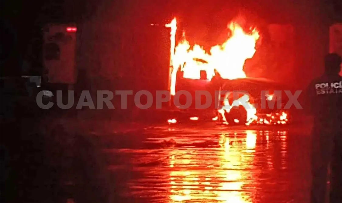 Se incendia camión y queda en cenizas