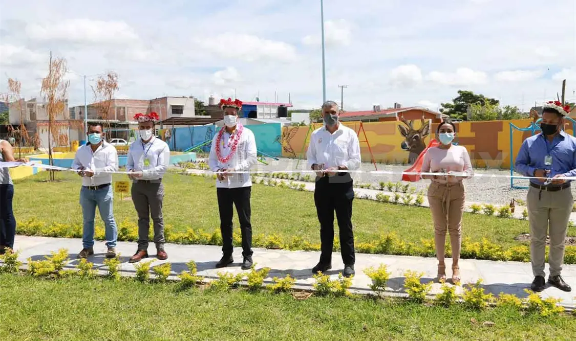Escandón inaugura calles, parque, cancha y domo