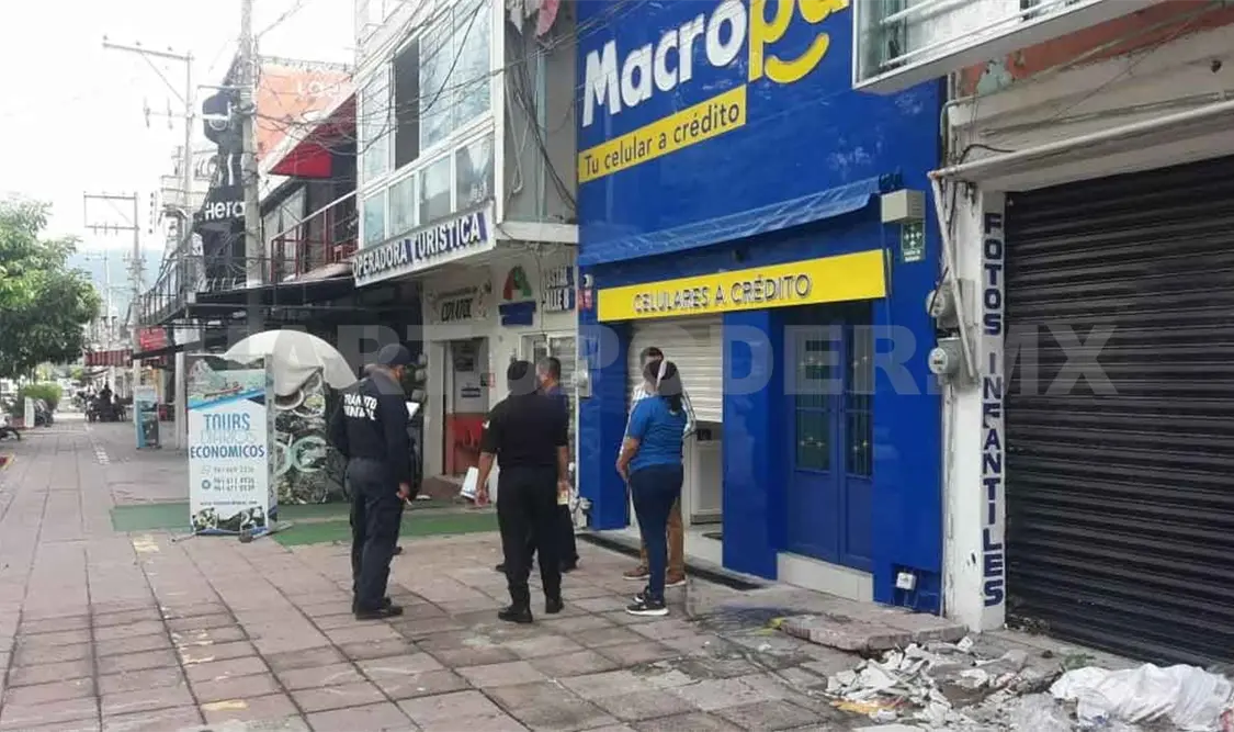 Delincuente se lleva 34 celulares y dinero