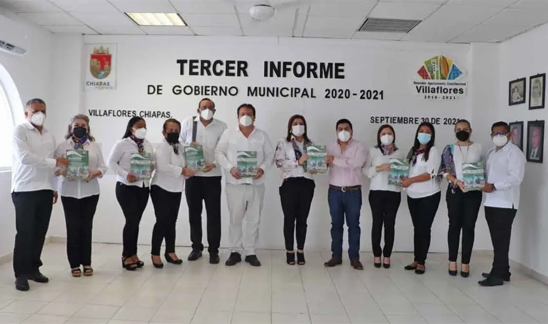 Ayuntamiento entrega glosa del Tercer Informe