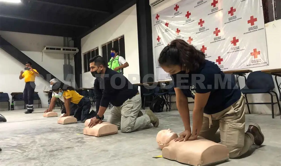 Brindan curso de RCP y uso de DEA a voluntariado
