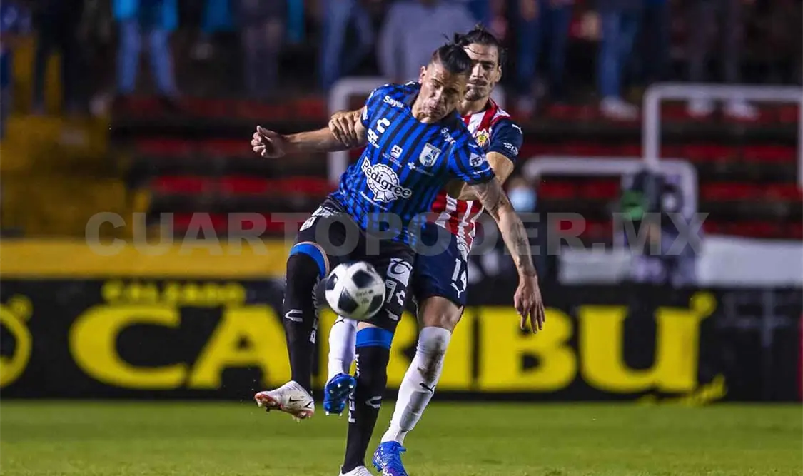 Gallos salió del fondo a costa de las Chivas