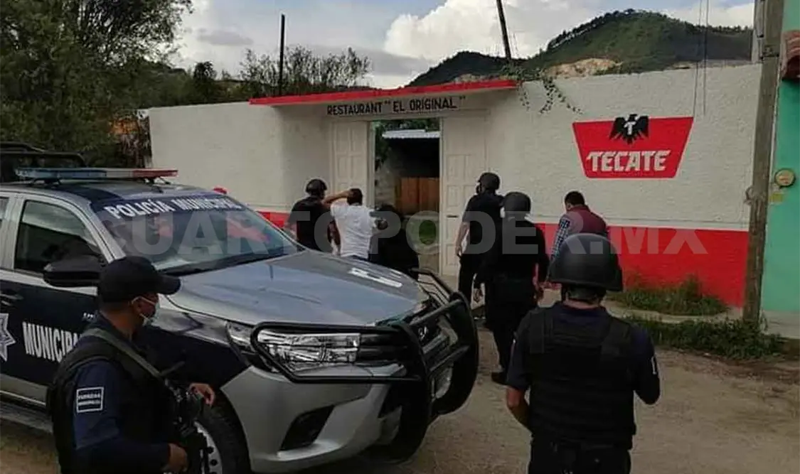 Mujer es arrestada en bar por delito contra la salud