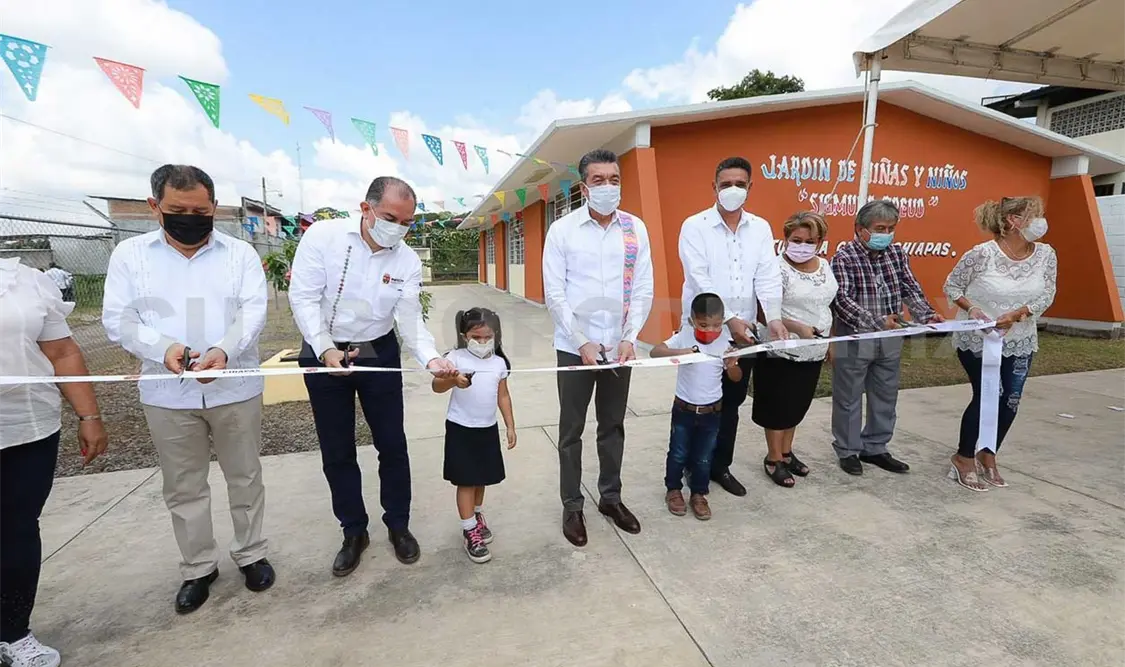 Beneficia a estudiantes con espacios educativos