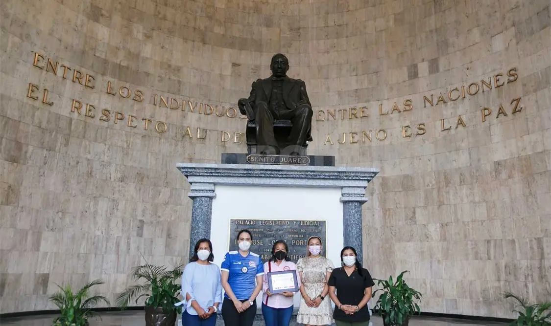 Reconocen trayectoria de Erika López Guzmán
