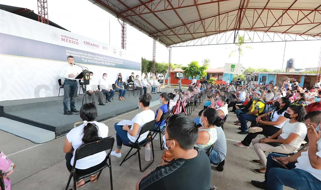 Escandón Cadenas durante la inauguración de obras en la Escuela Primaria “Sor Juana Inés de la Cruz”, en el municipio de Tapachula. CP
