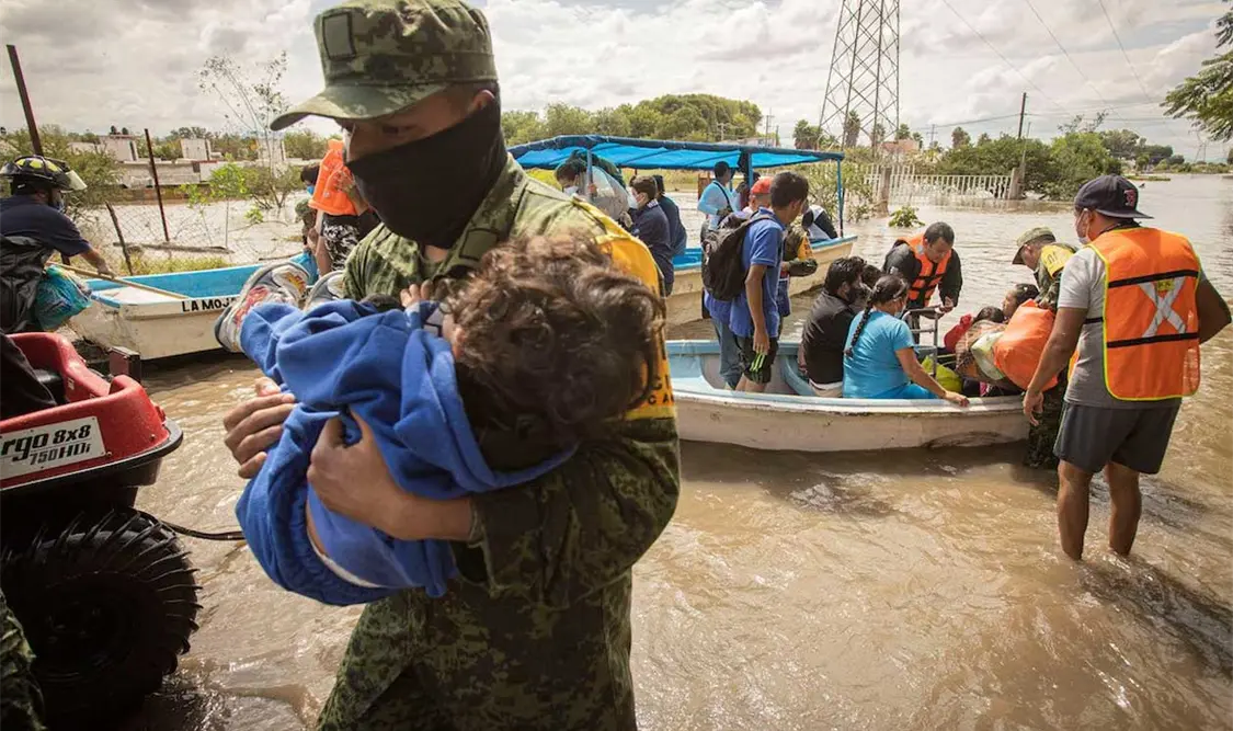 Evacuan a casi mil personas en La Rueda