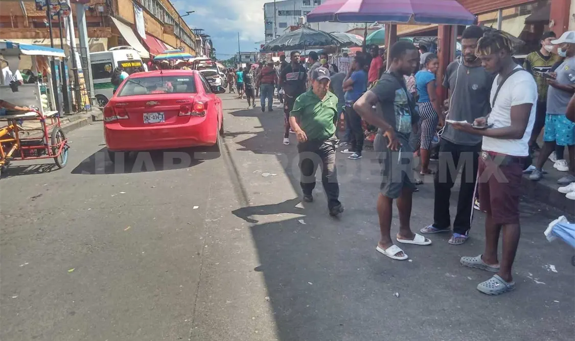 Reubican a haitianos dedicados al comercio