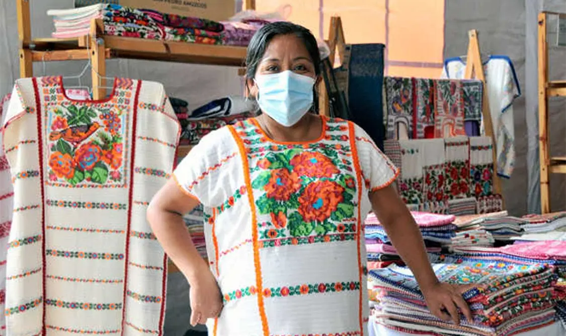 Innovan para impulsar el uso del rebozo