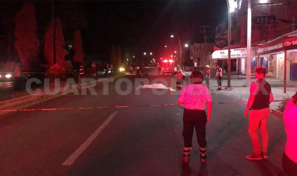 Atropellan a motociclista en bulevar; culpable huye