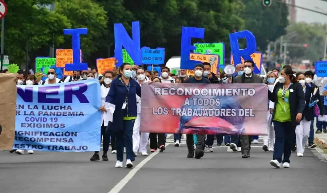Precisaron que sólo 56 funcionarios de altos mandos recibieron un bono, pero el resto de los trabajadores no cuenta con apoyo extra. Cortesía