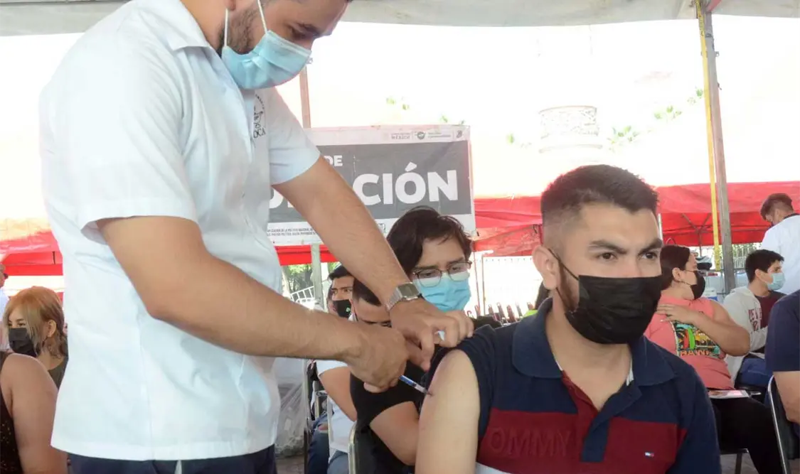 La vacuna permite reducir el riesgo de enfermar grave. No se alcanzará la inmunidad al 100 %, pero las consecuencias son menores. El Universal
