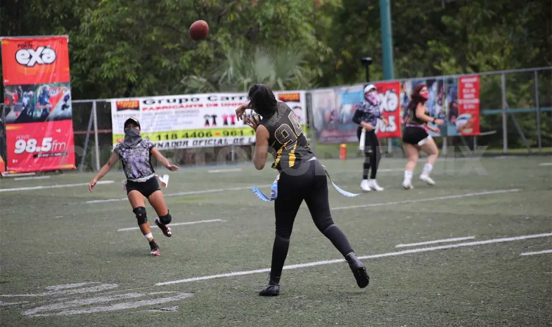 Reñida temporada en la categoría mixta B, donde Raptors Negros lidera la clasificación con marca de 4-1-1. Carlos López/CP