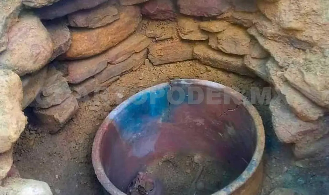 Arqueólogos descubren más urnas en Chilón