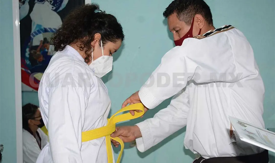 Panamericano Pitbull Kait evalúa a grados menores