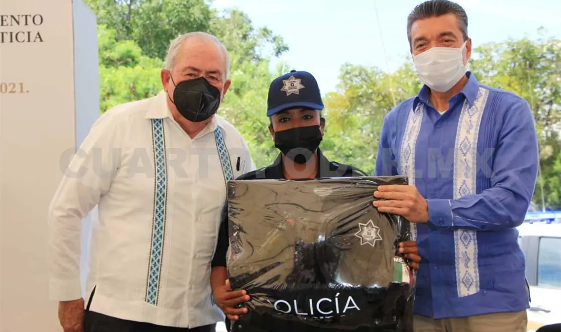 Escandón y Leonel Cota encabezan entrega de patrullas